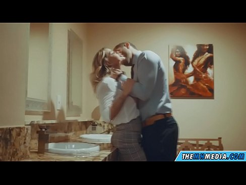 ❤️ 공공 화장실에서 가슴이 큰 금발이 당신을 유혹 할 때 ❌ 그냥 포르노 ko.extratorrents.top에서 ❌️